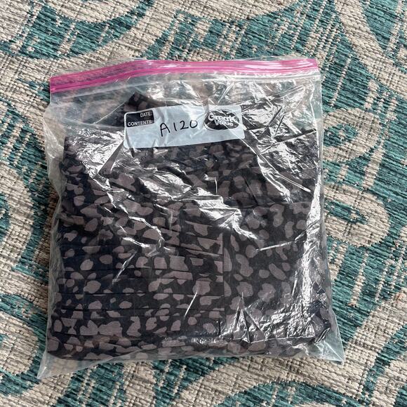 LOFT Leopard Print Pleated Mini Skirt in Black & Gray - Size 10 - Picture 7 of 7